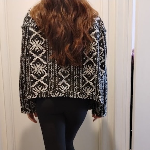 Who What Wear Southwest Fringe Coat, size probably large - Picture 3 of 4